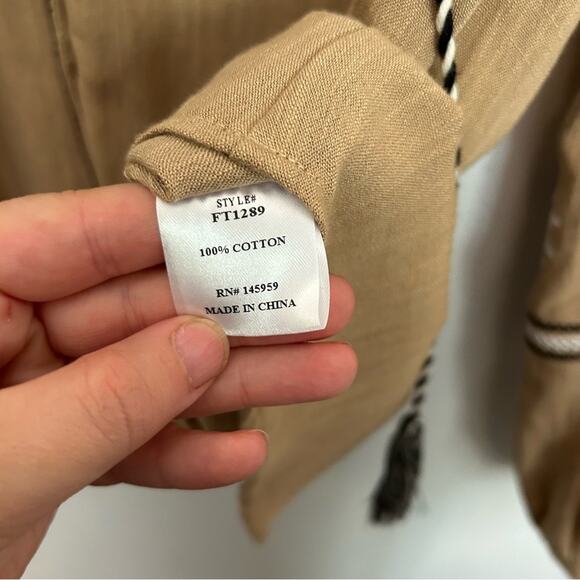 Violet & Grace Embroidered Button Up Top Tan Size M - Picture 7 of 9